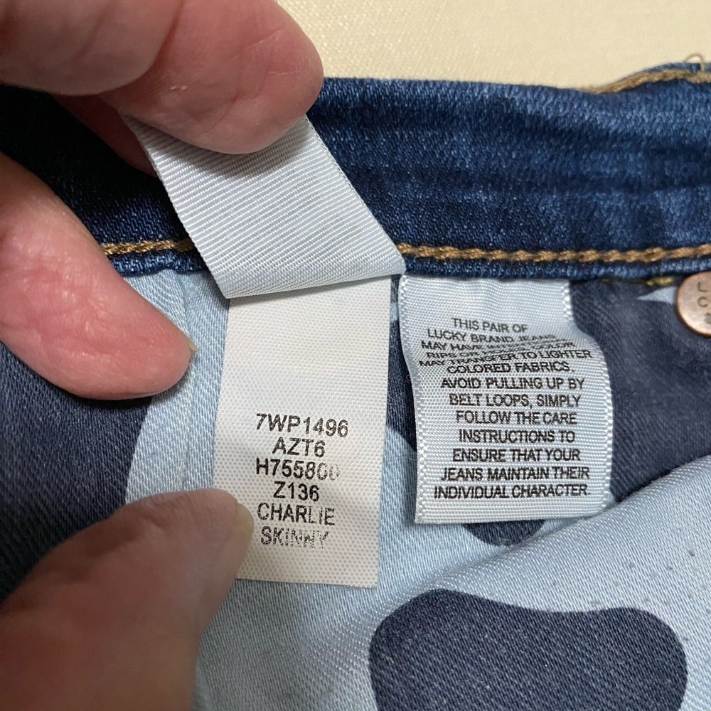 Lucky Brand Charlie Skinny Blue Jeans in Size 2/26.  Medium Wash. - Picture 9 of 13